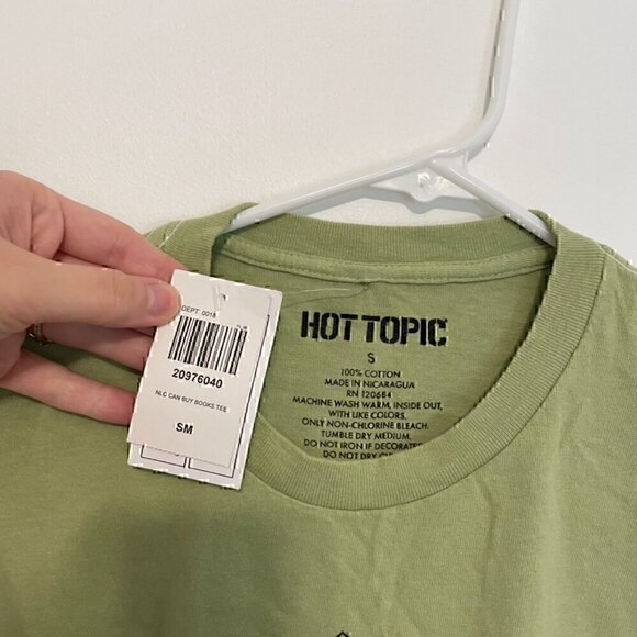 NEW NWT HOT TOPIC Buy Books Boyfriend Fit T-Shirt Green Short Sleeve Tee JUNIORS - Picture 6 of 11